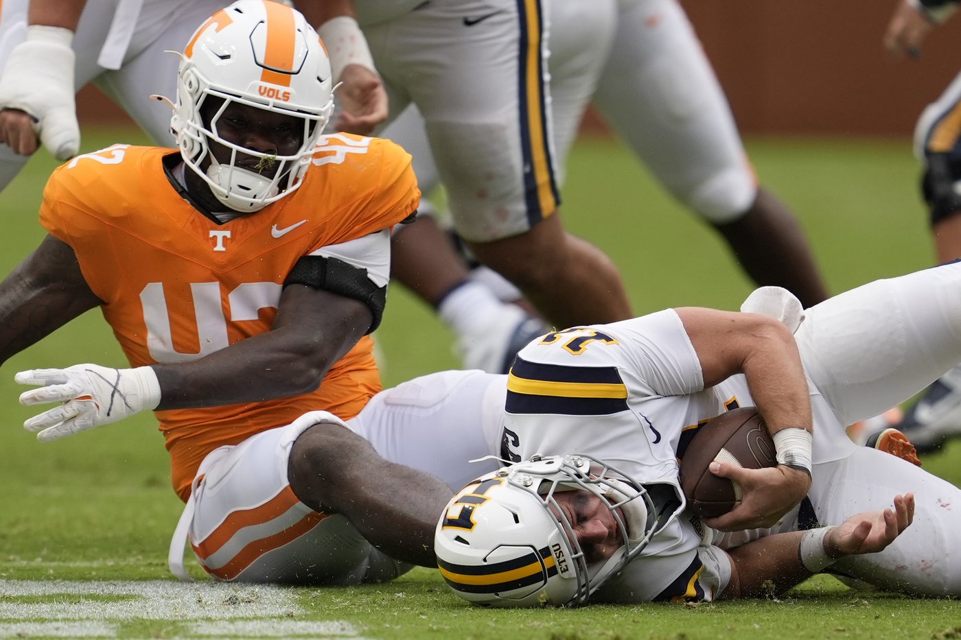 Aguilar throws for 288 yards, 2 TDs to lead No. 22 Tennessee past East Tennessee, 72-17 | iNFOnews.ca Aguilar throws for 288 yards, 2 TDs to lead No. 22 Tennessee past East Tennessee, 72-17 | iNFOnews.ca
