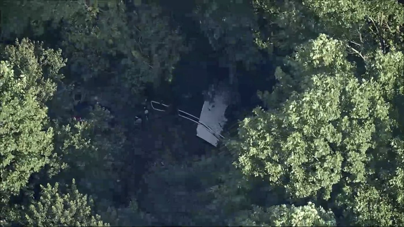 New Jersey skydiving company says pilot tried emergency landing but plane went off runway into woods | iNFOnews.ca