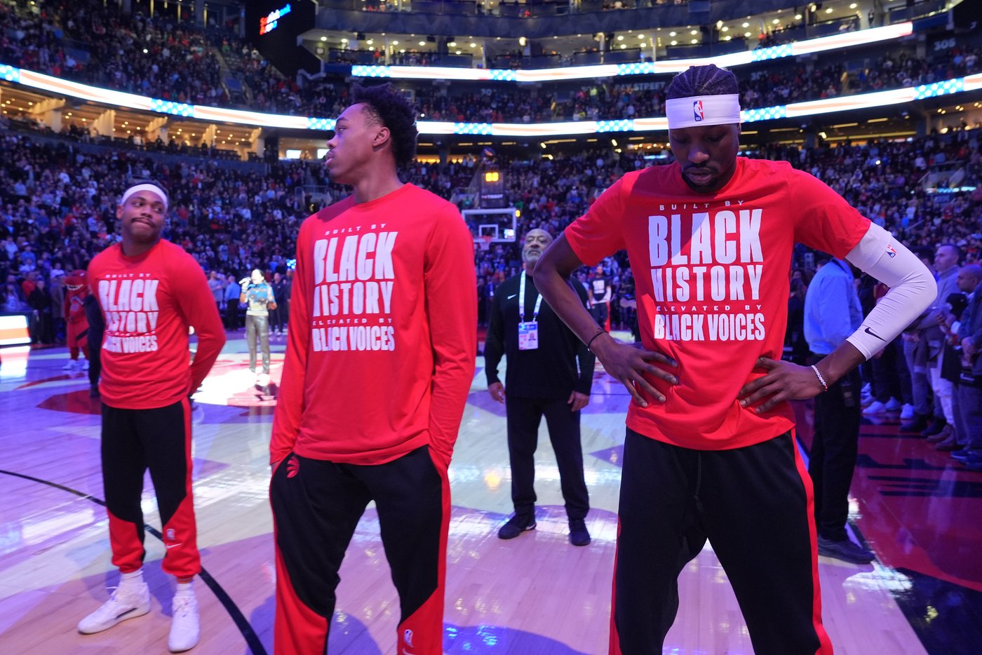 Raptors, Canucks fans boo American national anthem as trade war heats up | iNFOnews.ca Raptors, Canucks fans boo American national anthem as trade war heats up | iNFOnews.ca