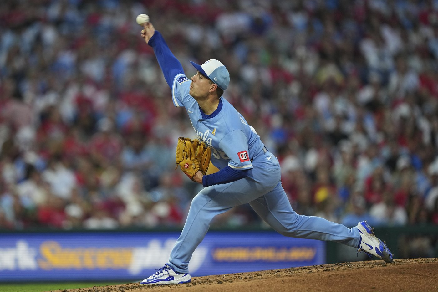 Royals place pitcher Ryan Bergert, outfielder Kyle Isbel on IL; recall Luinder Avila, John Rave | iNFOnews.ca