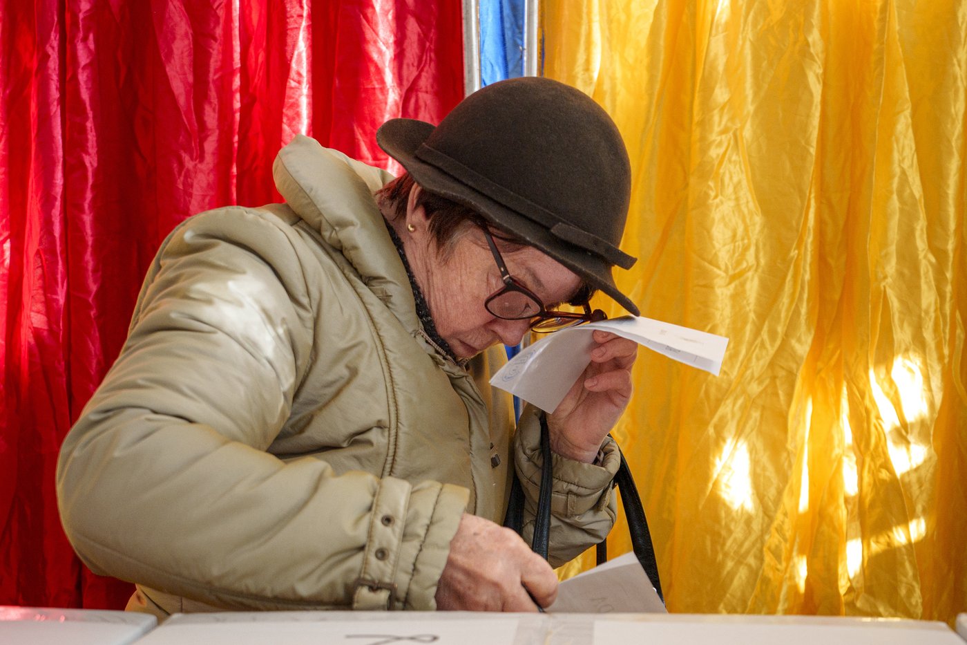 Far-right populist surprises in Romanian presidential election appearing set to enter runoff | iNFOnews.ca Far-right populist surprises in Romanian presidential election appearing set to enter runoff | iNFOnews.ca
