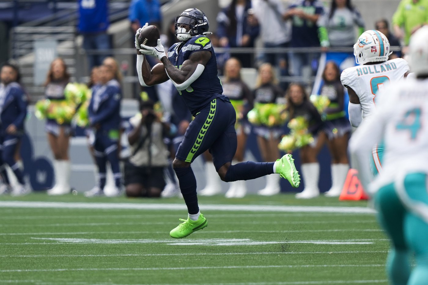 Seahawks roll to 24-3 win over Dolphins as Miami deals with another QB injury | iNFOnews.ca Seahawks roll to 24-3 win over Dolphins as Miami deals with another QB injury | iNFOnews.ca