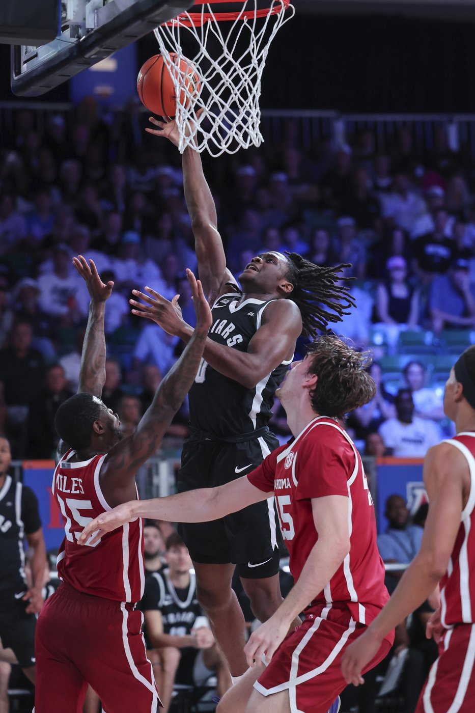 Oklahoma hangs on to beat Providence 79-77 in wild finish at Battle 4 Atlantis | iNFOnews.ca Oklahoma hangs on to beat Providence 79-77 in wild finish at Battle 4 Atlantis | iNFOnews.ca