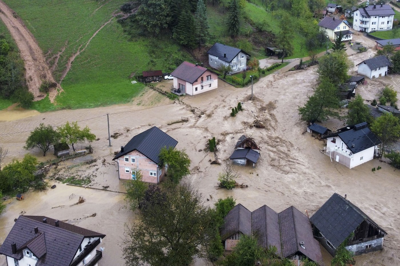 Rainstorms and heavy floods hit large parts of Bosnia, killing at least 16 people | iNFOnews.ca Rainstorms and heavy floods hit large parts of Bosnia, killing at least 16 people | iNFOnews.ca