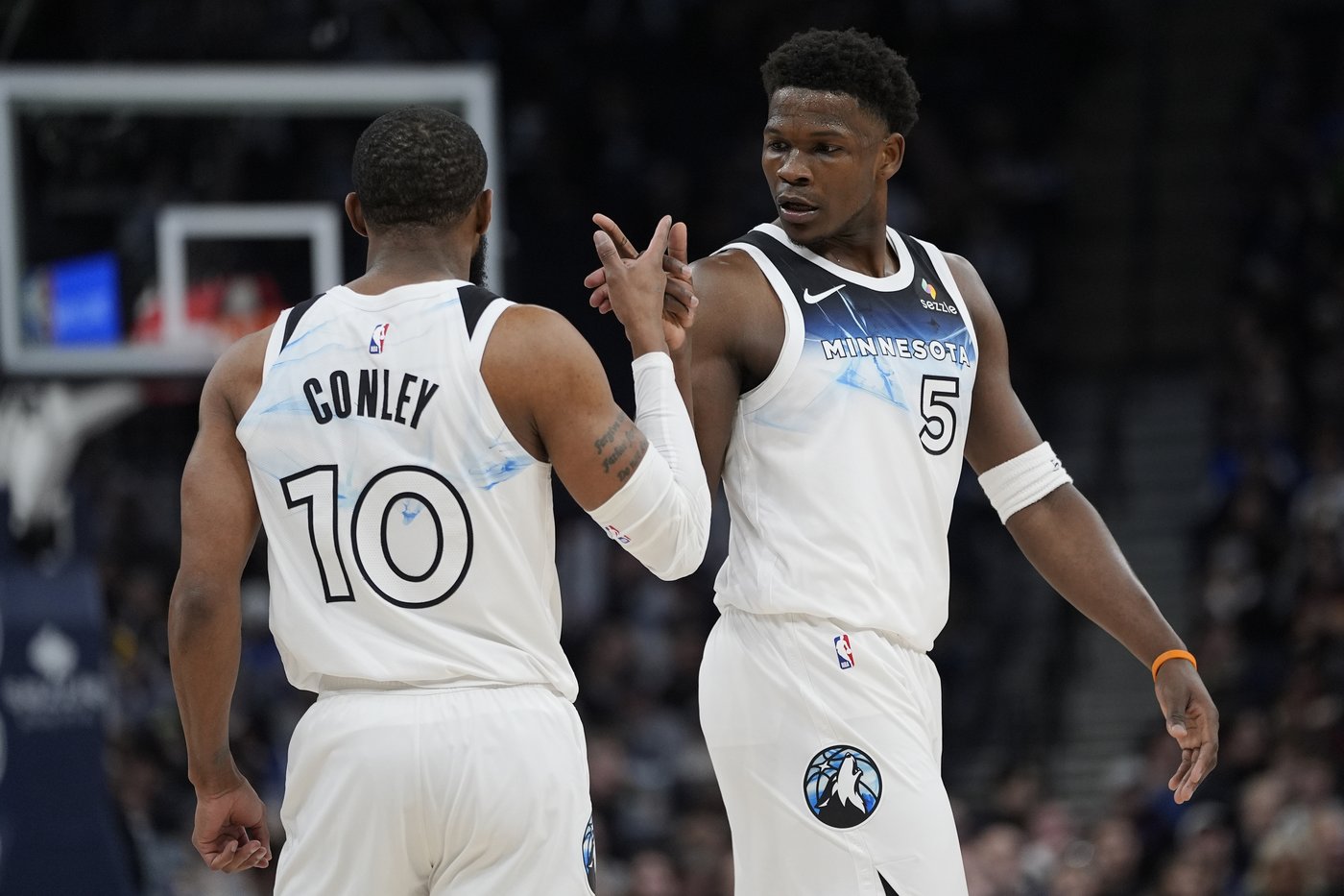 Timberwolves fend off depleted Hawks 100-92 despite DeAndre Hunter's career-high 35 points | iNFOnews.ca Timberwolves fend off depleted Hawks 100-92 despite DeAndre Hunter's career-high 35 points | iNFOnews.ca