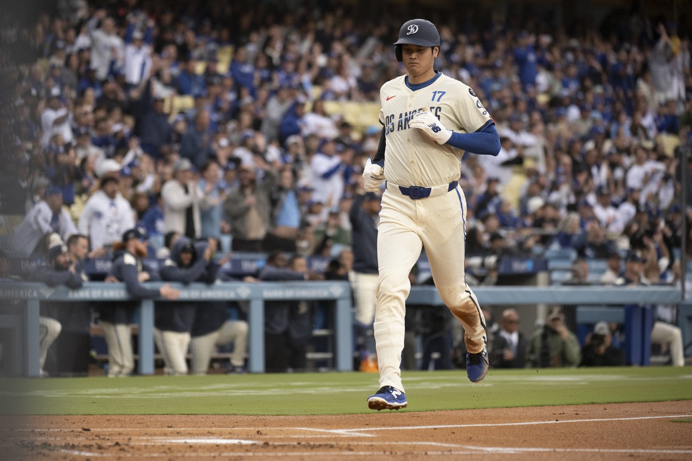 Teoscar Hernández hits tiebreaking homer in 8th inning and Dodgers beat Pirates 8-4 | iNFOnews.ca