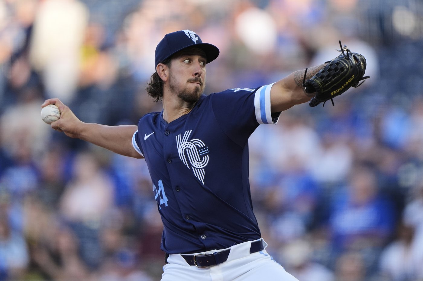 Fermin hits a 12th-inning single to give Royals 2-1 win over Red Sox, 16th win in last 18 games | iNFOnews.ca Fermin hits a 12th-inning single to give Royals 2-1 win over Red Sox, 16th win in last 18 games | iNFOnews.ca