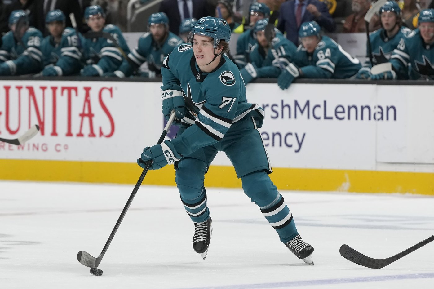 Celebrini's goal and Askarov's save on penalty shot lead the Sharks to 2-1 win over the Penguins | iNFOnews.ca