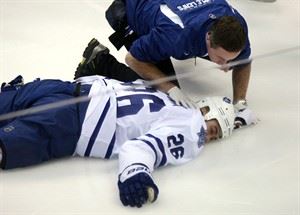 Winnik back at Leafs practice, could play less than week after scary fall | iNFOnews.ca CP30657749