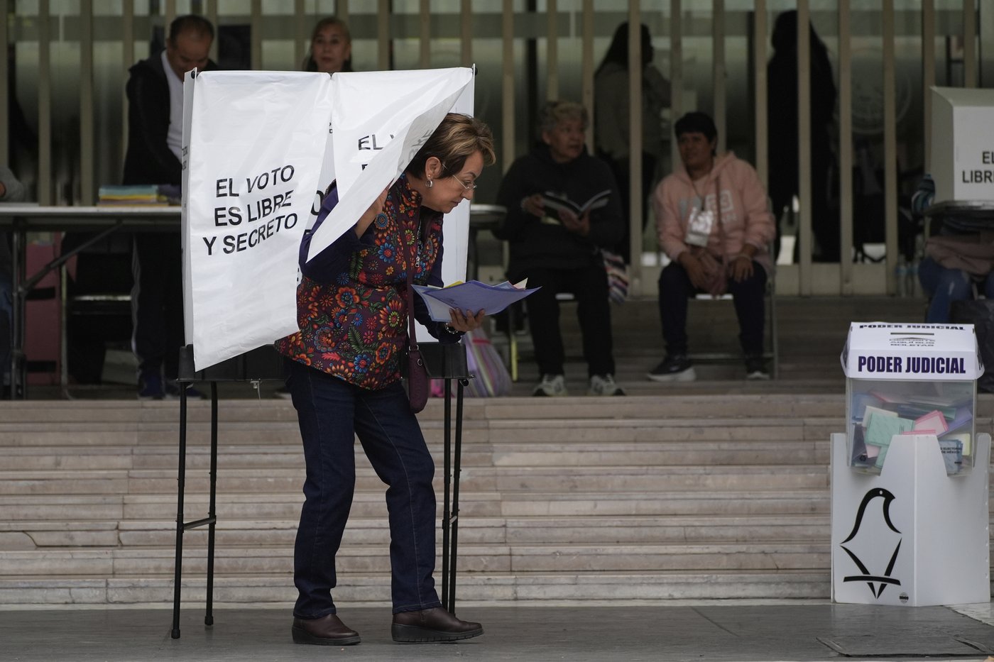 Mexico's first judicial elections fuel confusion and disillusionment among voters | iNFOnews.ca