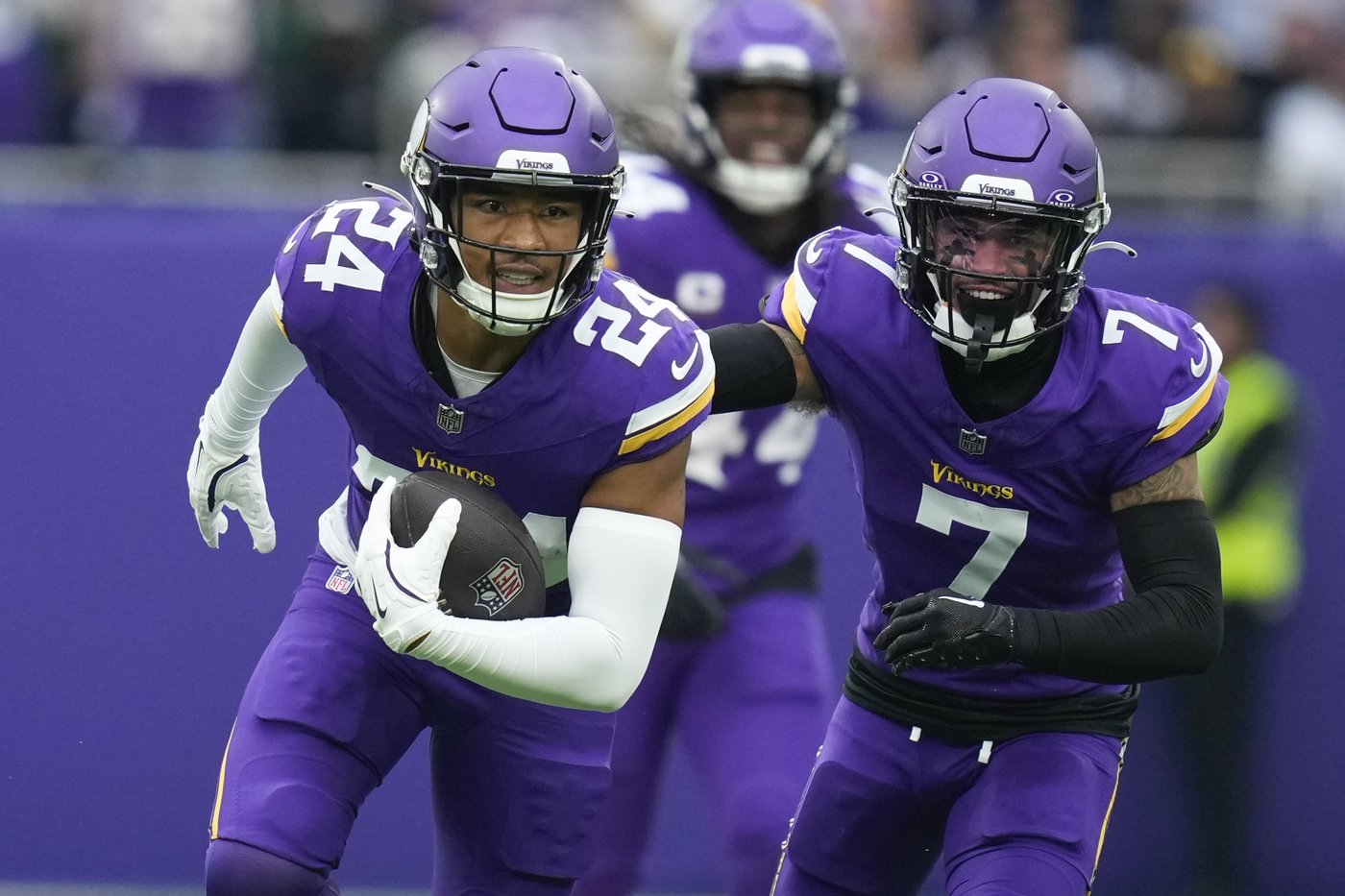 Vikings hold off Rodgers and the Jets for 23-17 win in London to improve to 5-0 | iNFOnews.ca Vikings hold off Rodgers and the Jets for 23-17 win in London to improve to 5-0 | iNFOnews.ca