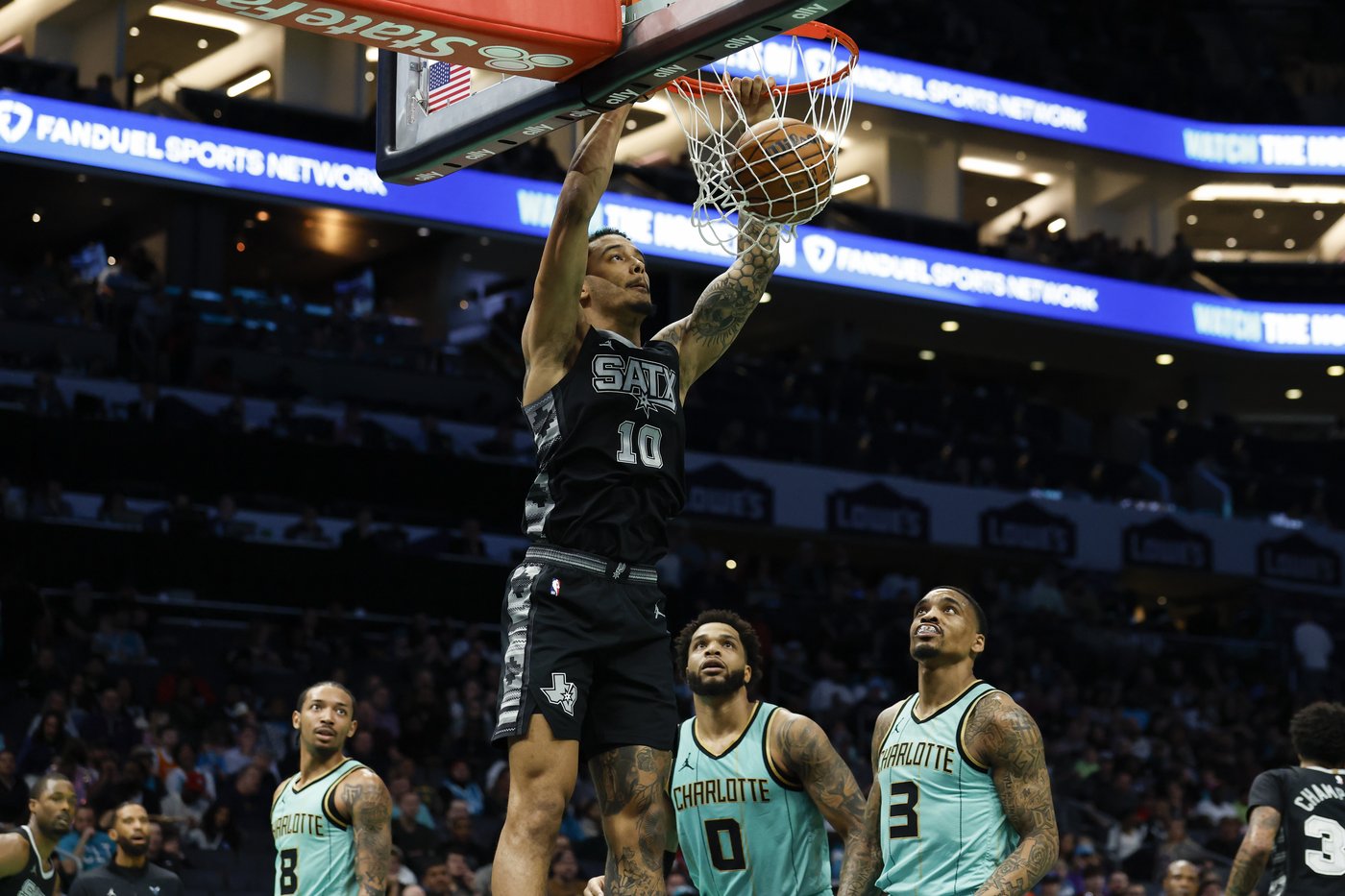 Miles Bridges' 3-pointer with 1.4 seconds left lifts Hornets past Spurs 117-116 to snap 6-game skid | iNFOnews.ca Miles Bridges' 3-pointer with 1.4 seconds left lifts Hornets past Spurs 117-116 to snap 6-game skid | iNFOnews.ca
