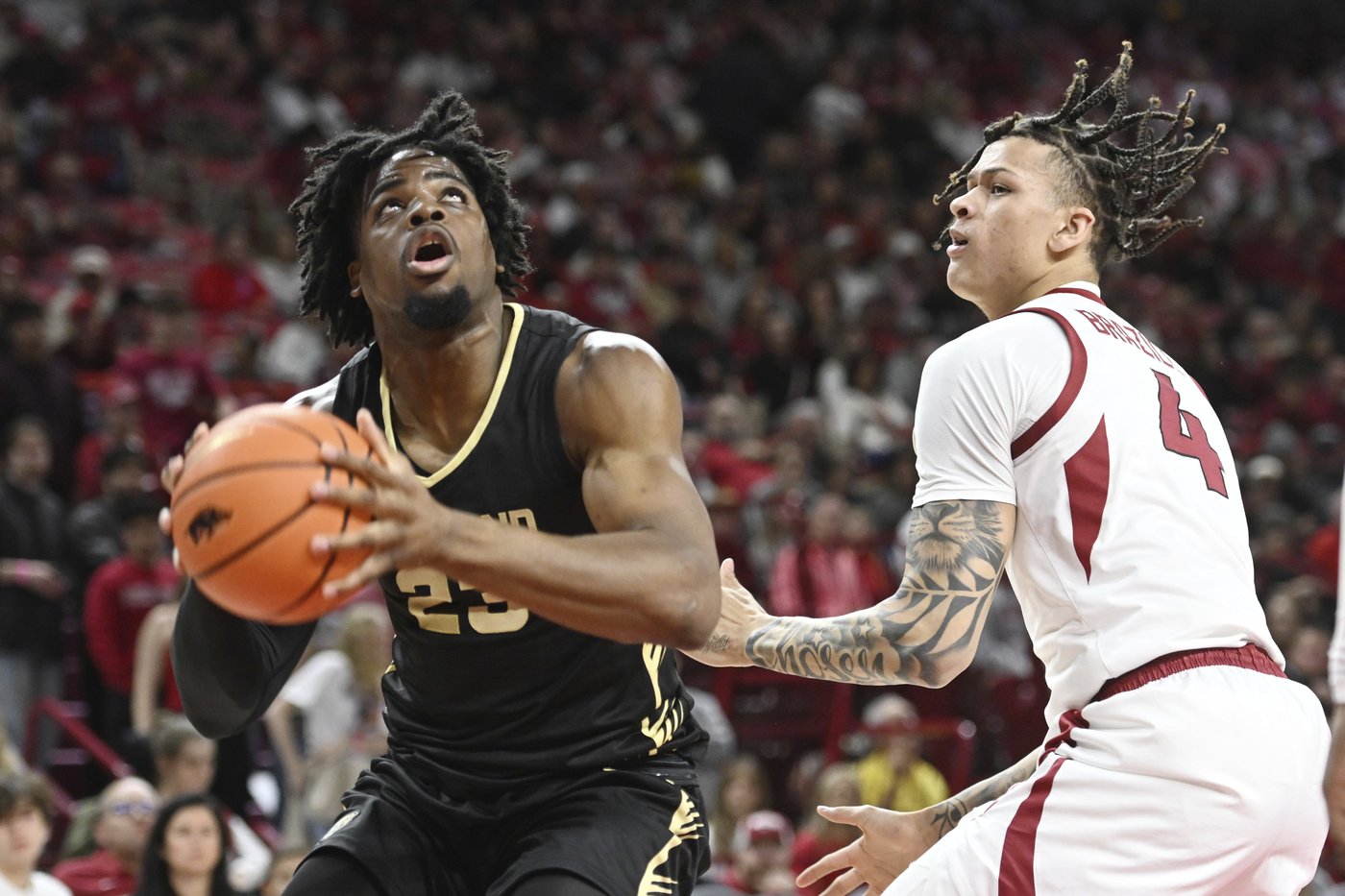 Thiero and Fland each score 22 as No. 23 Arkansas beats Oakland 92-62 after strong 2nd half | iNFOnews.ca