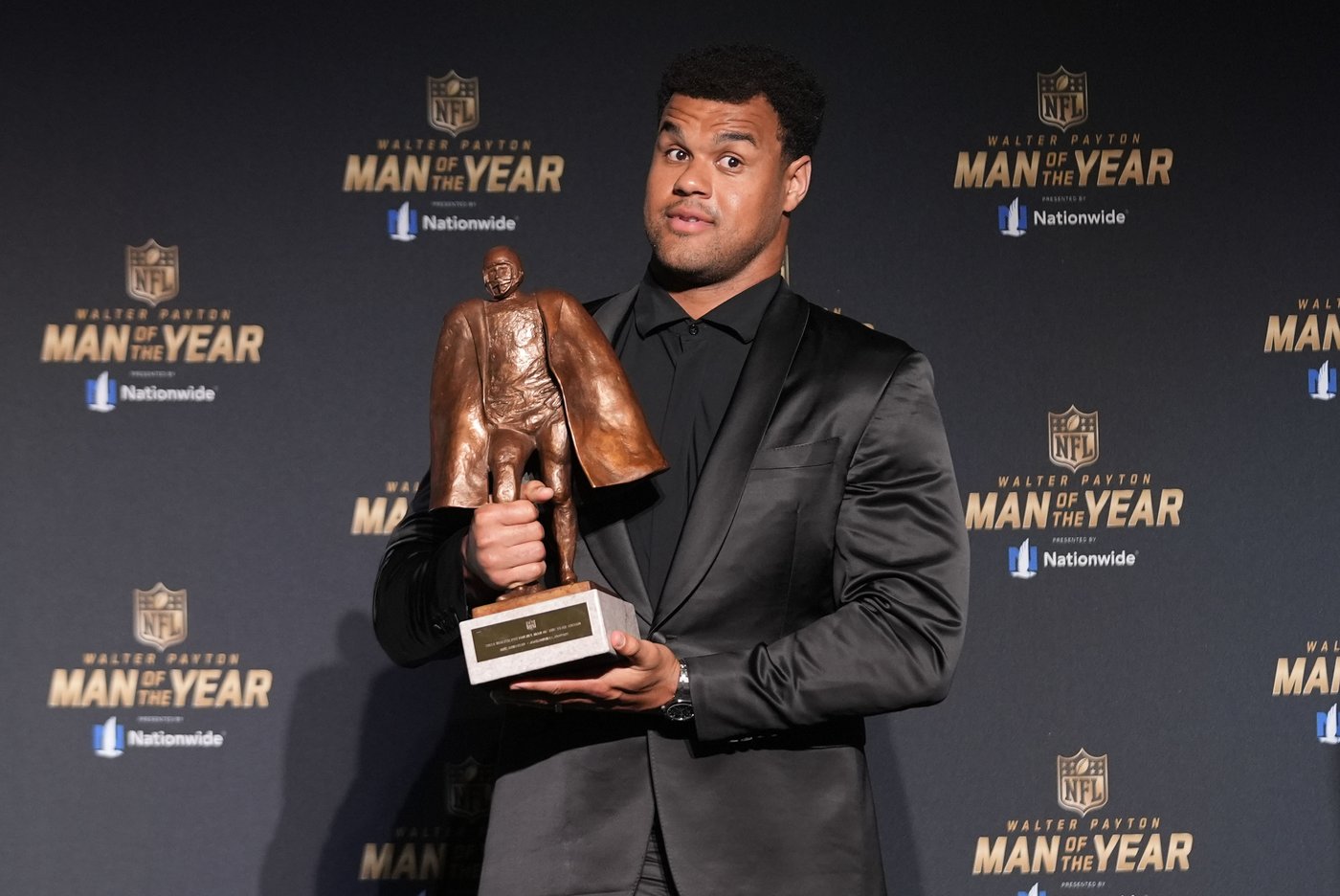Jaguars' Arik Armstead wins Walter Payton Man of the Year at the NFL Honors event | iNFOnews.ca Jaguars' Arik Armstead wins Walter Payton Man of the Year at the NFL Honors event | iNFOnews.ca
