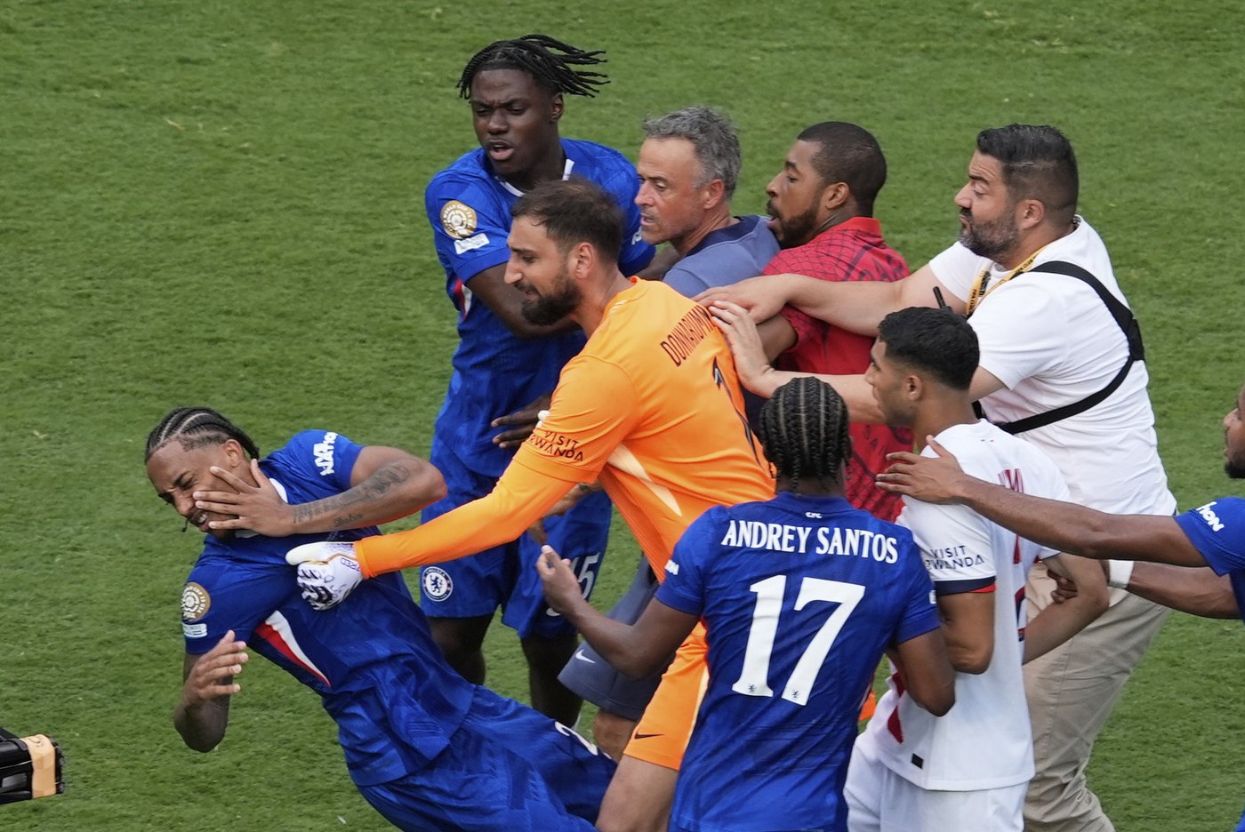 Scuffle breaks out at end of Club World Cup final as Luis Enrique, Donnarumma confront João Pedro | iNFOnews.ca Scuffle breaks out at end of Club World Cup final as Luis Enrique, Donnarumma confront João Pedro | iNFOnews.ca