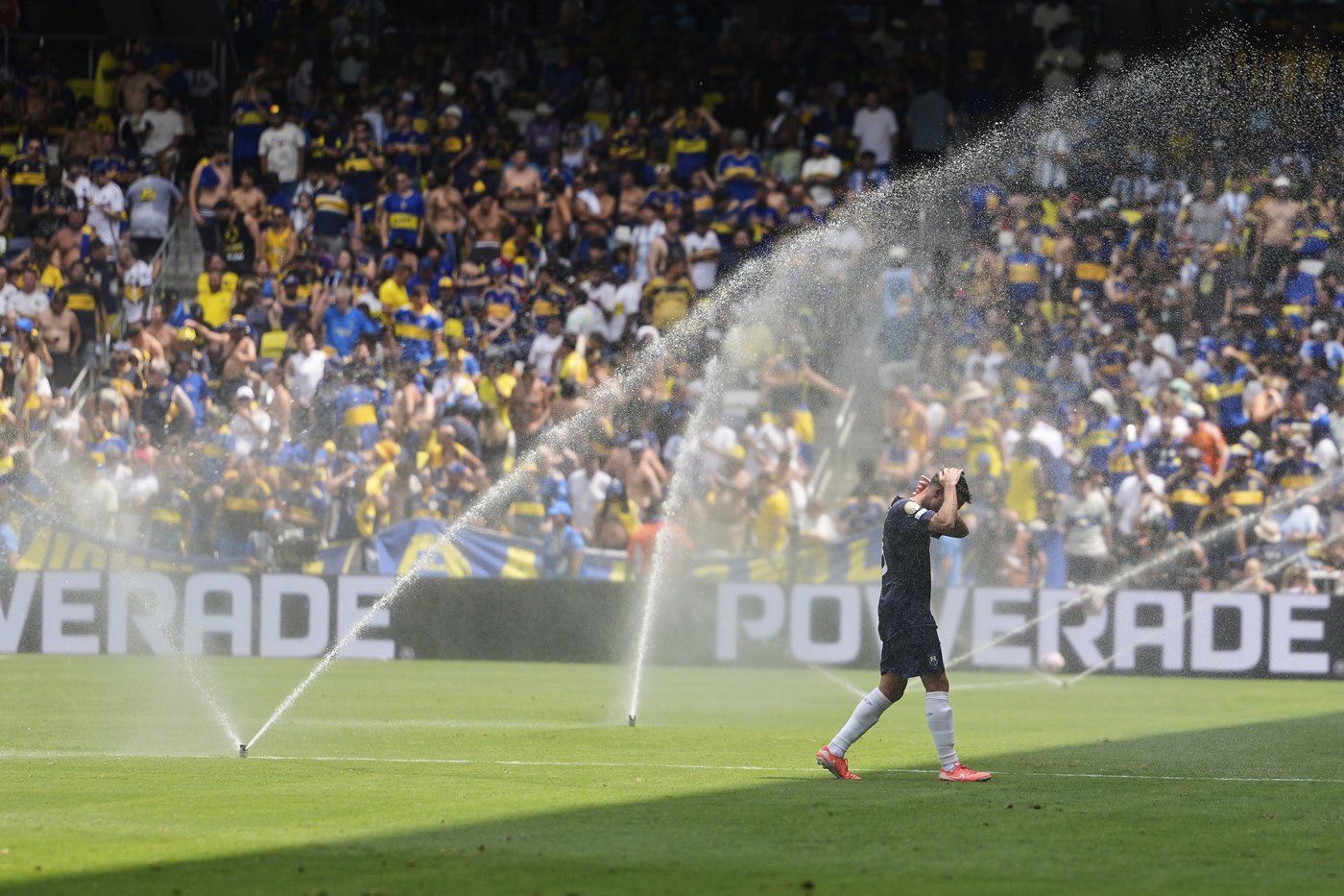 Players and fans at the Club World Cup are coping with high temperatures as a heat wave hits US | iNFOnews.ca