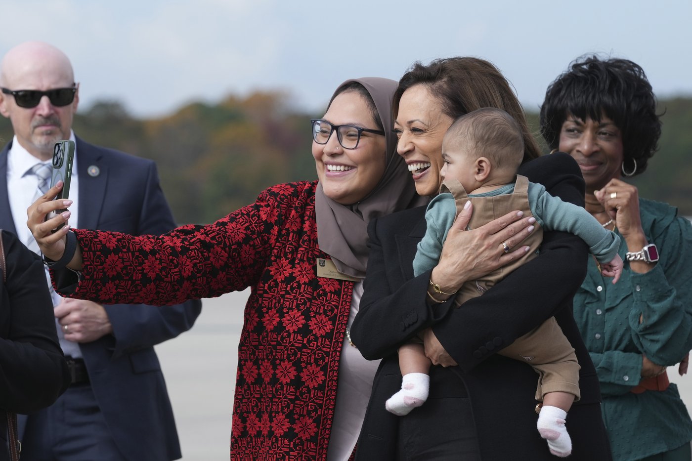 Election 2024 Latest: Trump and Harris lean into the campaign’s last leg with less than a week left | iNFOnews.ca Election 2024 Latest: Trump and Harris lean into the campaign’s last leg with less than a week left | iNFOnews.ca