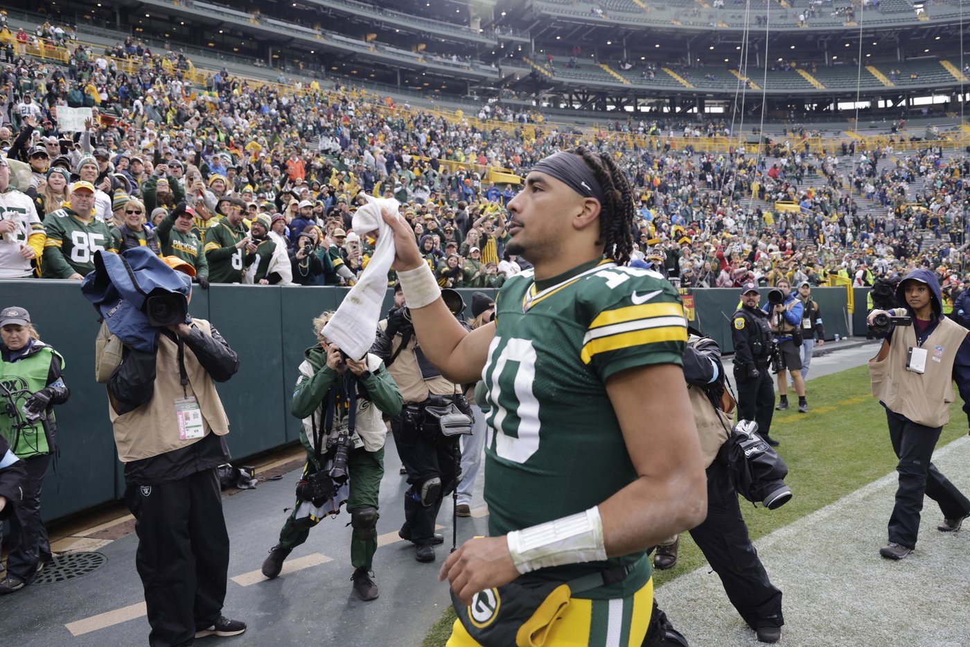 Packers' QB Love dominates Cards with full complement of receivers | iNFOnews.ca Packers' QB Love dominates Cards with full complement of receivers | iNFOnews.ca