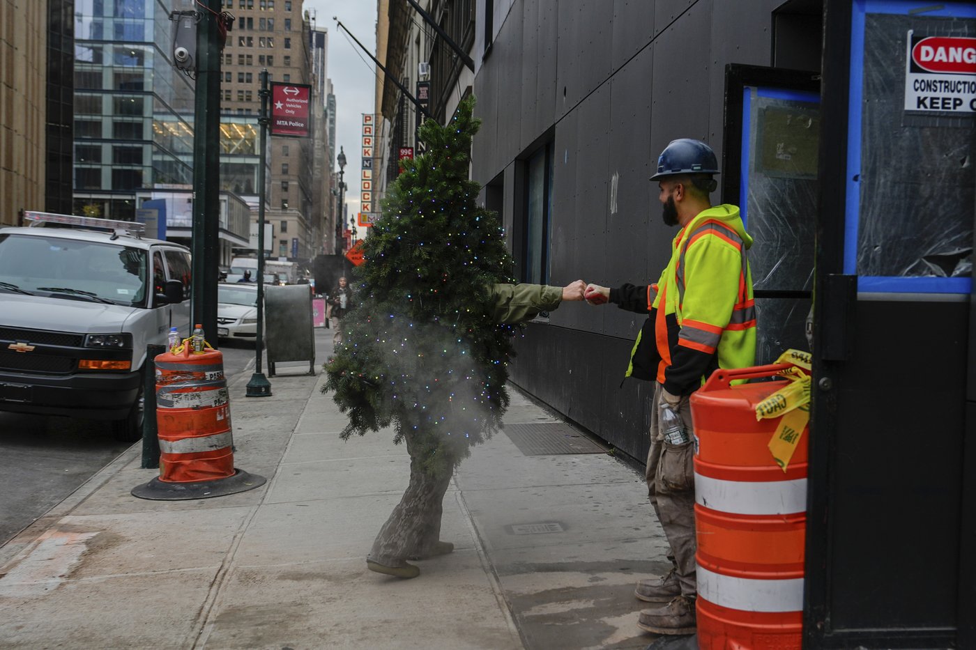 AP PHOTOS: The iconic and unconventional sides of Christmas in New York | iNFOnews.ca