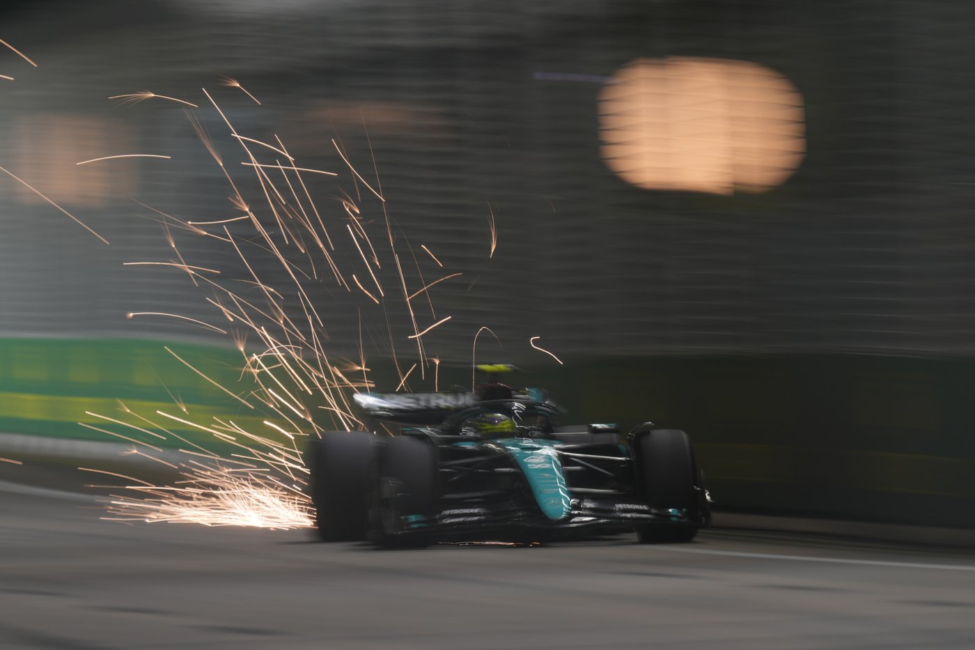 Norris beats Verstappen for pole position at F1's Singapore Grand Prix | iNFOnews.ca