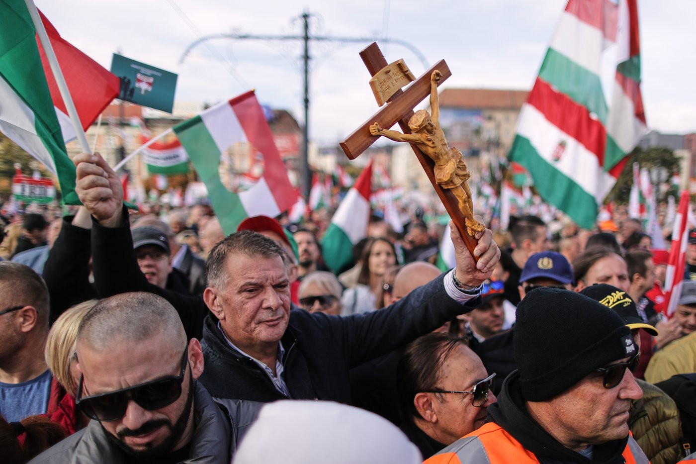 Thousands march in Budapest to support Orbán amid election challenges | iNFOnews.ca
