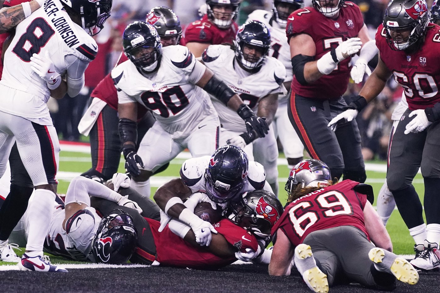 Mayfield leads Bucs to 20-19 win over Texans with last-minute drive | iNFOnews.ca Mayfield leads Bucs to 20-19 win over Texans with last-minute drive | iNFOnews.ca