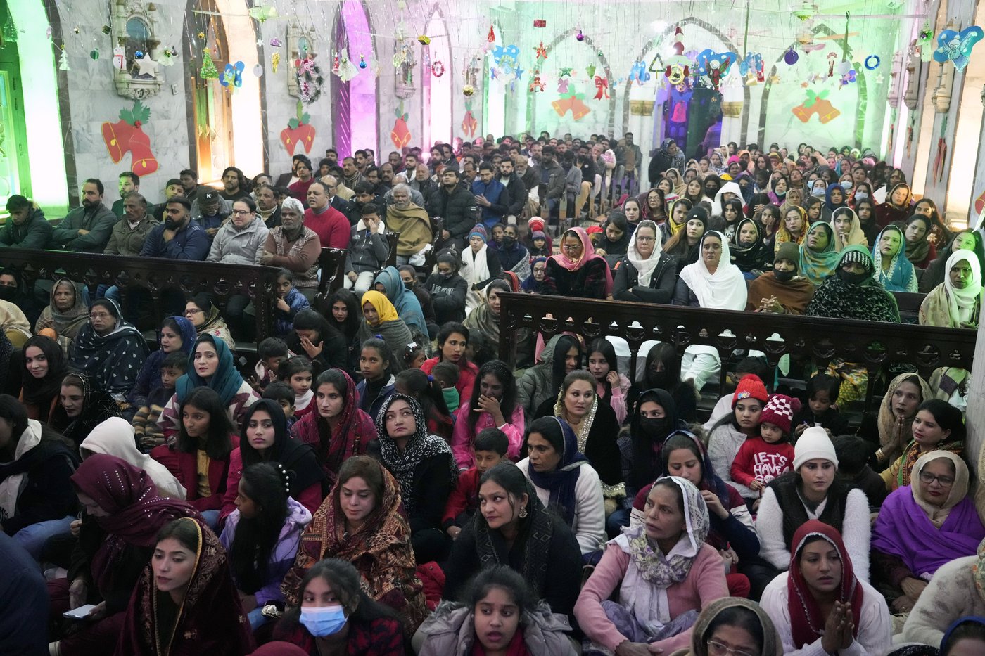 Cities worldwide hold subdued Christmas Eve celebrations amid conflicts | iNFOnews.ca Cities worldwide hold subdued Christmas Eve celebrations amid conflicts | iNFOnews.ca