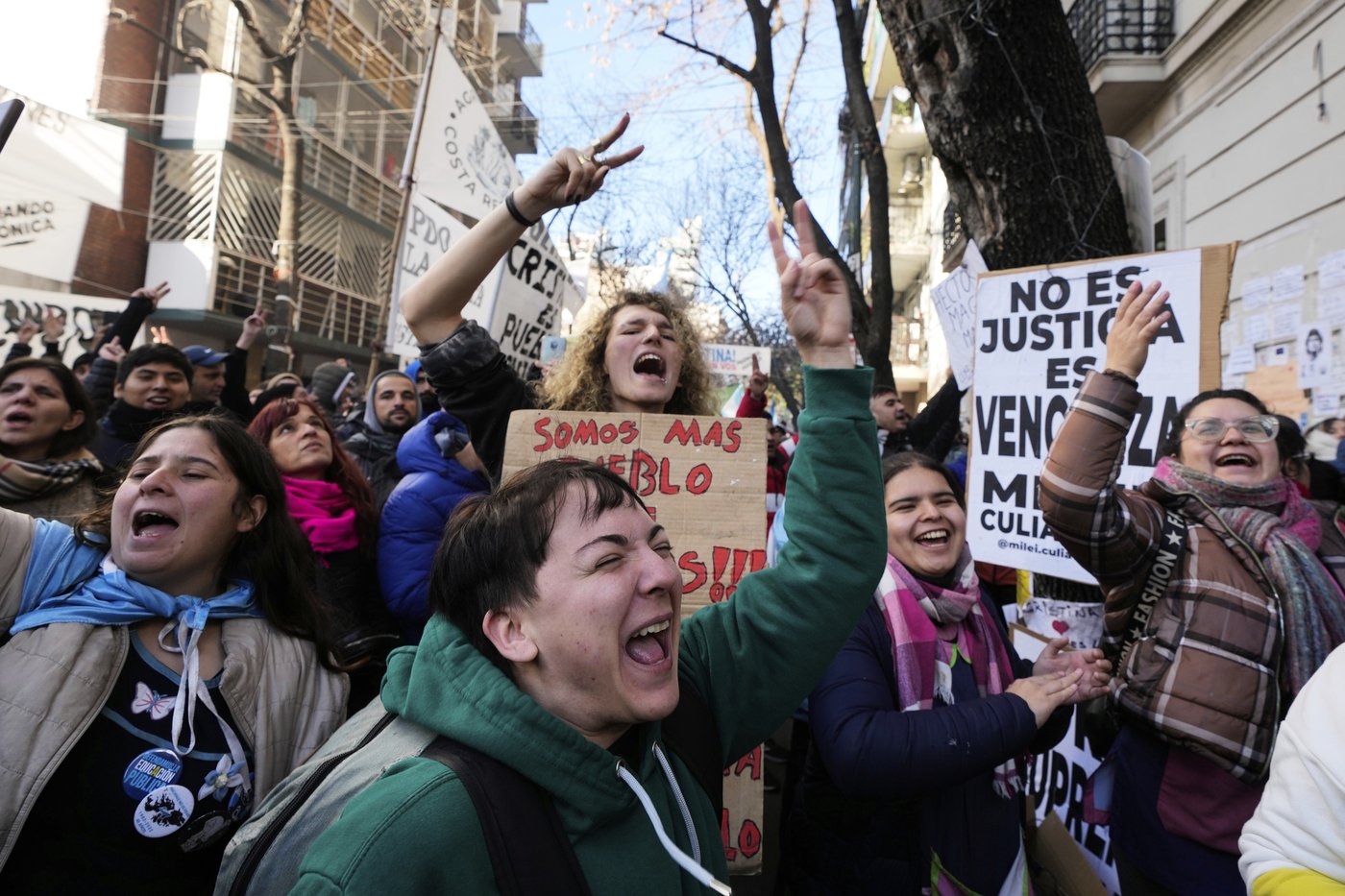 Large crowds protest in support of Argentine ex-President Fernández as she starts house arrest | iNFOnews.ca