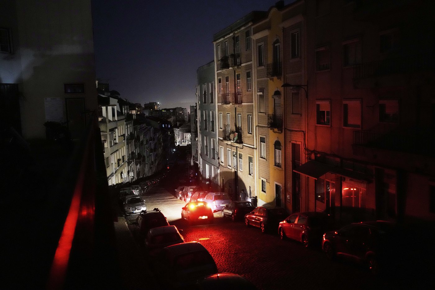 Massive power outage in Spain and Portugal leaves thousands stranded and millions without light | iNFOnews.ca