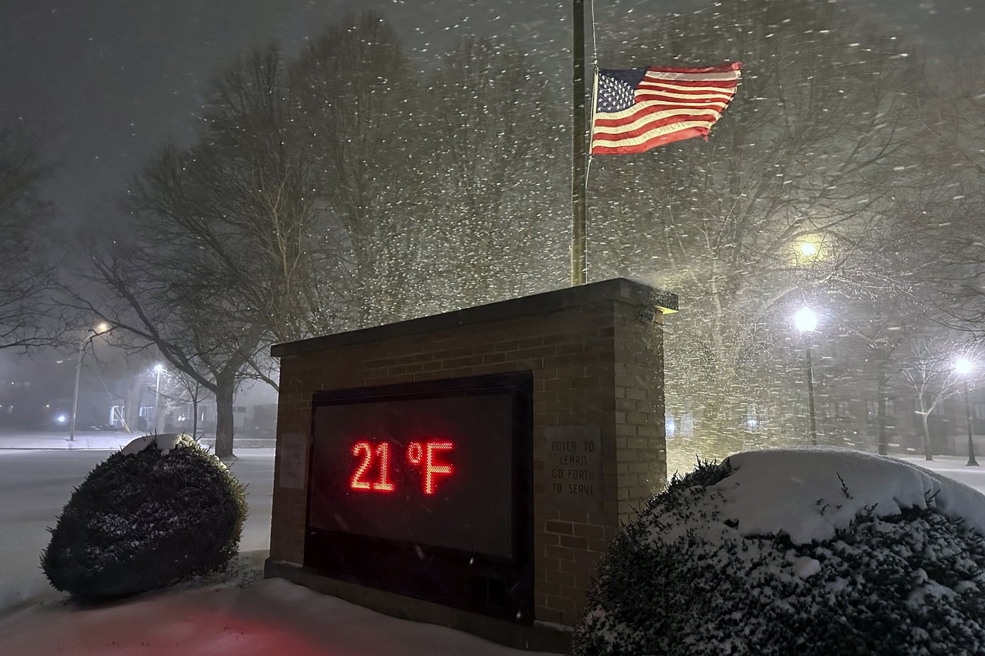 Drivers skid and crash as wintry mix grips central US before moving east | iNFOnews.ca Drivers skid and crash as wintry mix grips central US before moving east | iNFOnews.ca