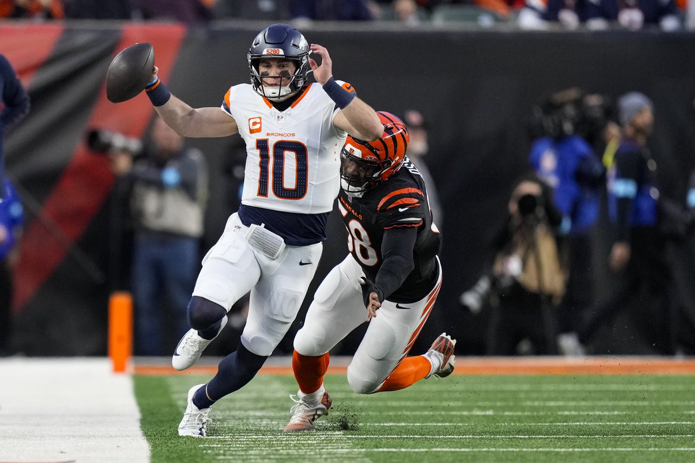 Broncos miss another chance to secure playoff berth, forcing a must-win scenario against Chiefs | iNFOnews.ca