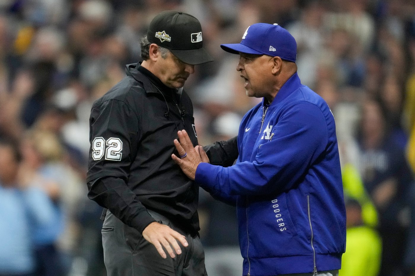 Brewers turn potential grand slam by Dodgers slugger Max Muncy into wild double play in NLCS | iNFOnews.ca