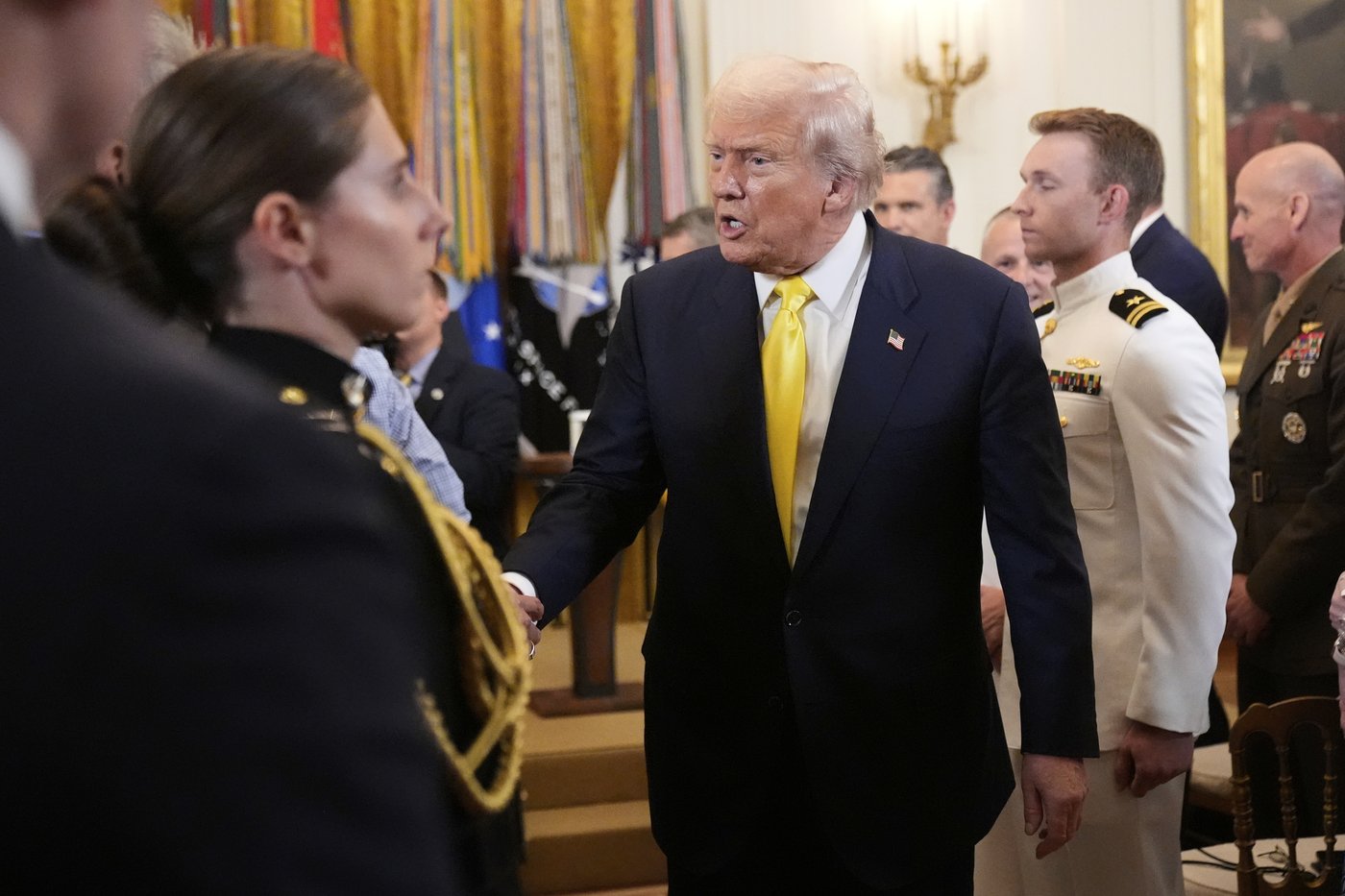 Trump honors Purple Heart recipients, including 3 who sent him medals after attempt on his life | iNFOnews.ca