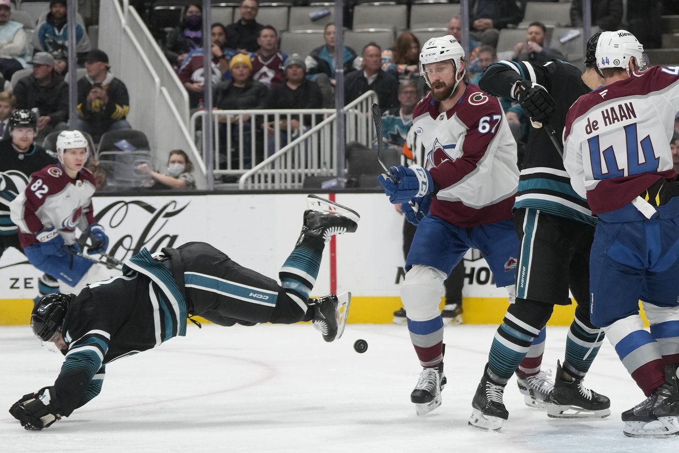 Kiviranta scores twice in 3rd, Blackwood gets win over former team as Avalanche beat Sharks 4-2 | iNFOnews.ca
