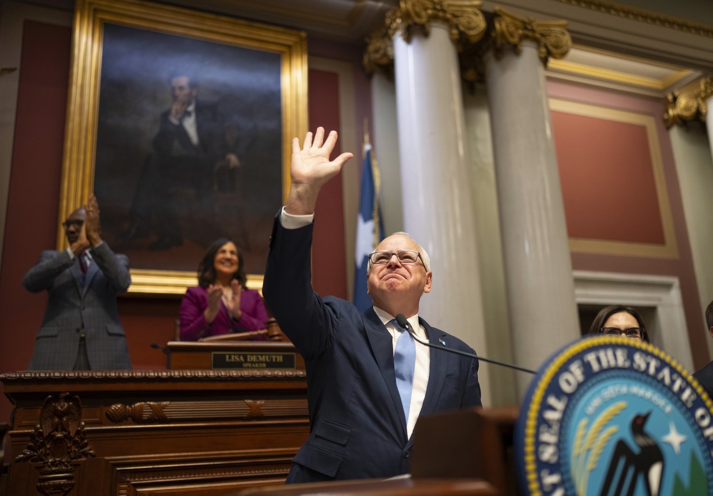Gov. Tim Walz pledges to protect Minnesota from the 'chaos' he says Trump has unleashed on the world | iNFOnews.ca
