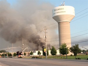 Evacuation order lifted near Windsor, Ont., after processing plant fire | iNFOnews.ca CP29178889