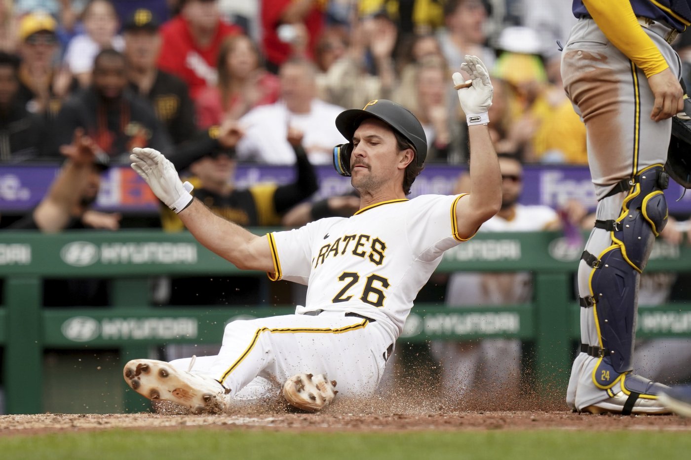 Durbin and Turang hit back-to-back doubles in the 8th to help the Brewers top the Pirates | iNFOnews.ca Durbin and Turang hit back-to-back doubles in the 8th to help the Brewers top the Pirates | iNFOnews.ca