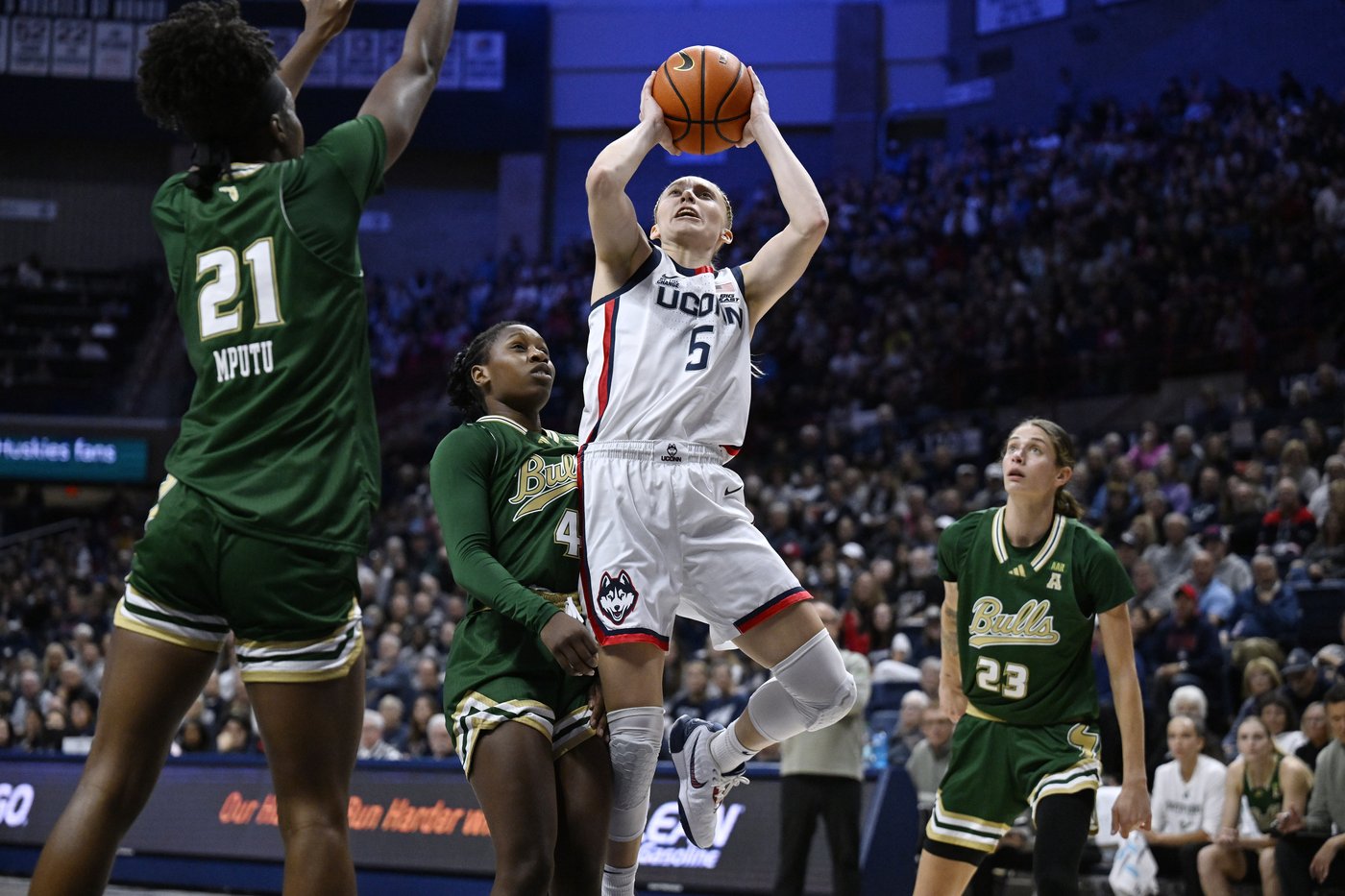 No. 2 UConn cruises past South Florida as Geno Auriemma pulls within a victory of NCAA record | iNFOnews.ca No. 2 UConn cruises past South Florida as Geno Auriemma pulls within a victory of NCAA record | iNFOnews.ca