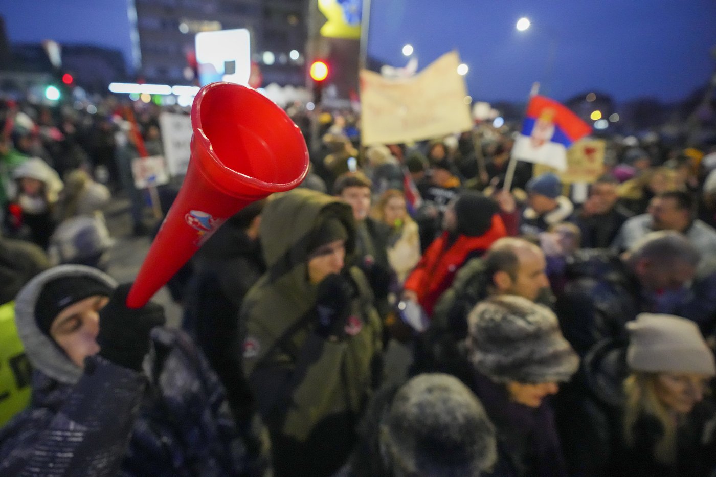 Serbia's protesting students and supporters of the president hold parallel rallies as tensions spike | iNFOnews.ca Serbia's protesting students and supporters of the president hold parallel rallies as tensions spike | iNFOnews.ca