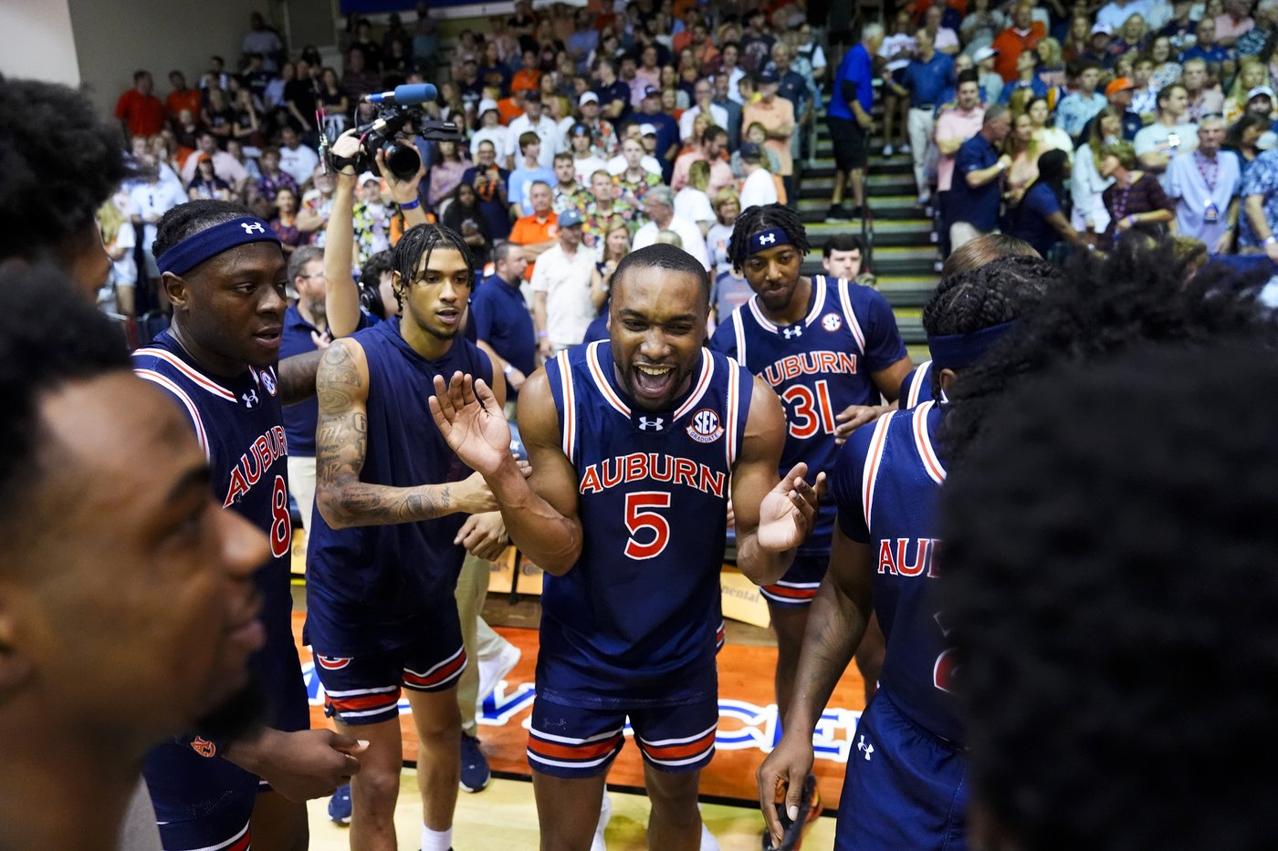 Broome has 23 points and 19 rebounds as No. 4 Auburn tops No. 12 UNC 85-72 to reach Maui title game | iNFOnews.ca