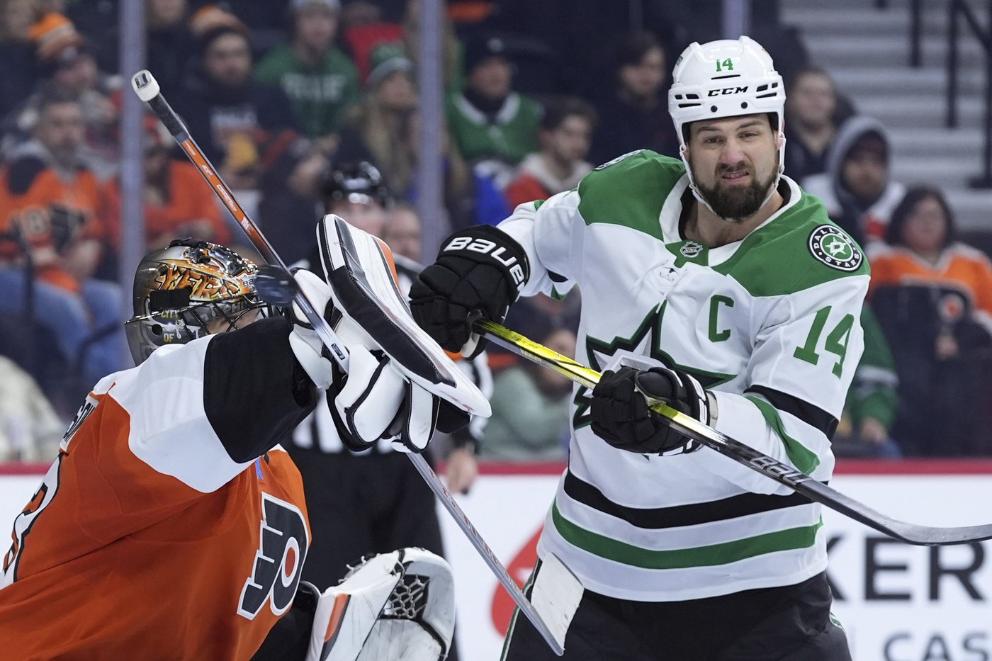 Stars win sixth straight with 4-1 victory over Flyers | iNFOnews.ca Stars win sixth straight with 4-1 victory over Flyers | iNFOnews.ca