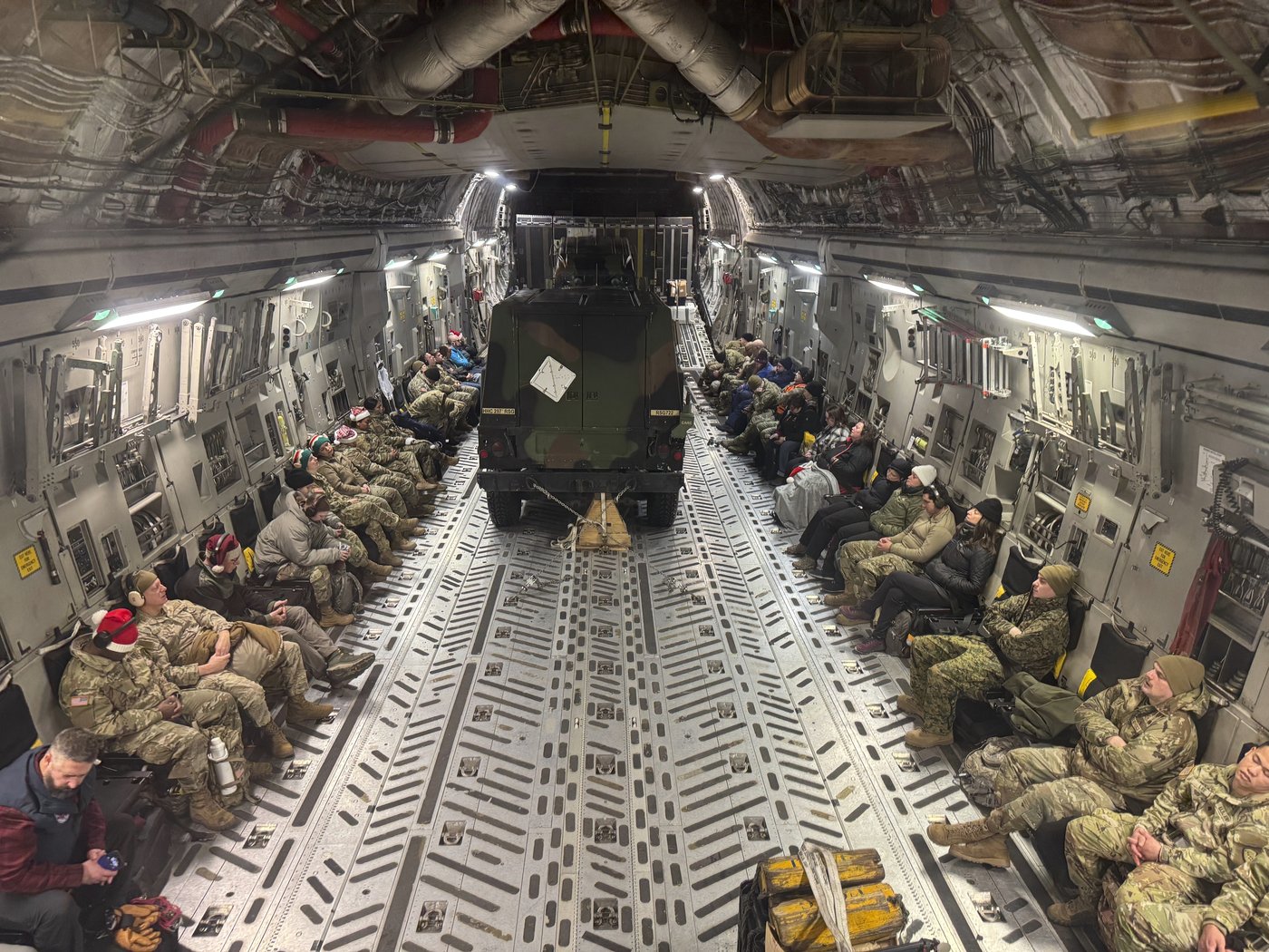 Santa and Mrs. Claus use military transports to bring Christmas to an Alaska Native village | iNFOnews.ca Santa and Mrs. Claus use military transports to bring Christmas to an Alaska Native village | iNFOnews.ca