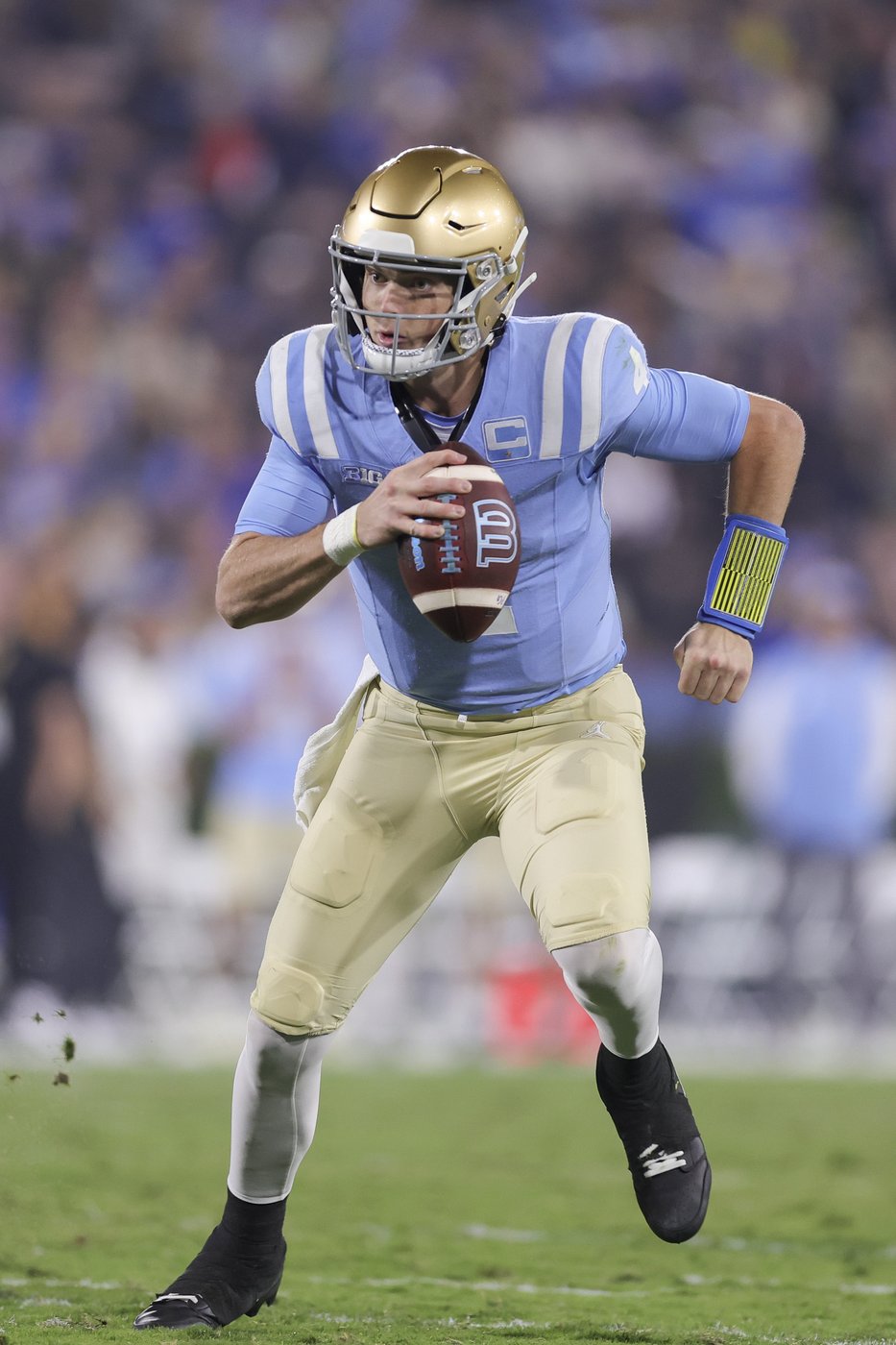 Garbers, Schwesinger lead UCLA past Iowa 20-17 for Bruins' 3rd straight win | iNFOnews.ca Garbers, Schwesinger lead UCLA past Iowa 20-17 for Bruins' 3rd straight win | iNFOnews.ca