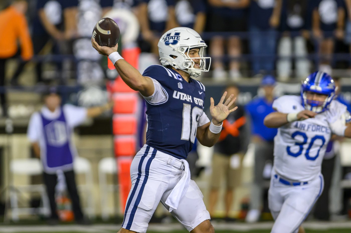 Bryson Barnes accounts for 5 TDs, Utah State beats Air Force 49-30 | iNFOnews.ca Bryson Barnes accounts for 5 TDs, Utah State beats Air Force 49-30 | iNFOnews.ca