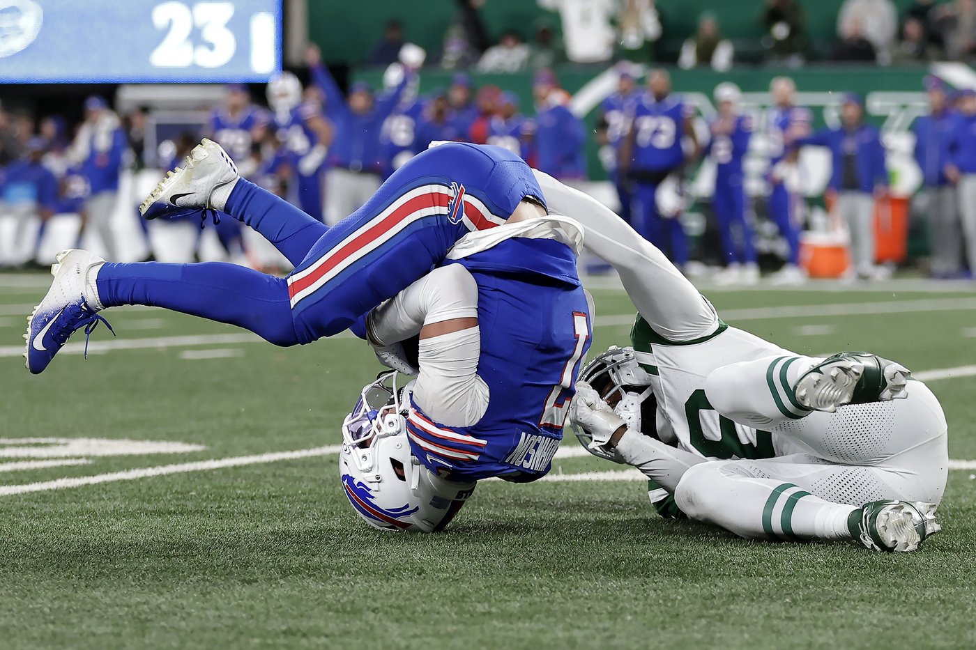 Allen and Bills overcome Rodgers' Hail Mary and beat Jets 23-20 to take control in AFC East | iNFOnews.ca