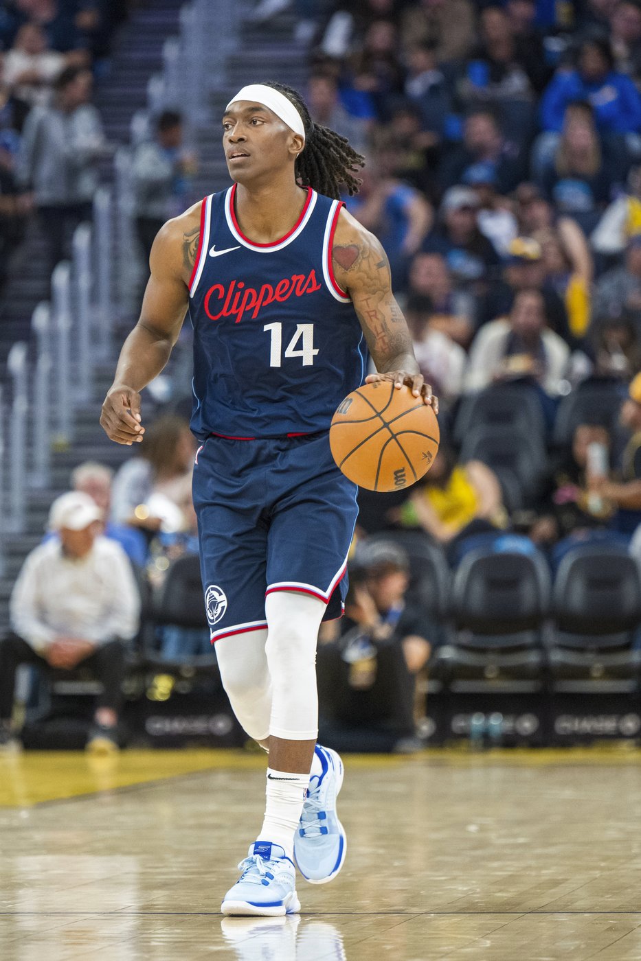 Clippers hold off Warriors as Stephen Curry goes down injured | iNFOnews.ca