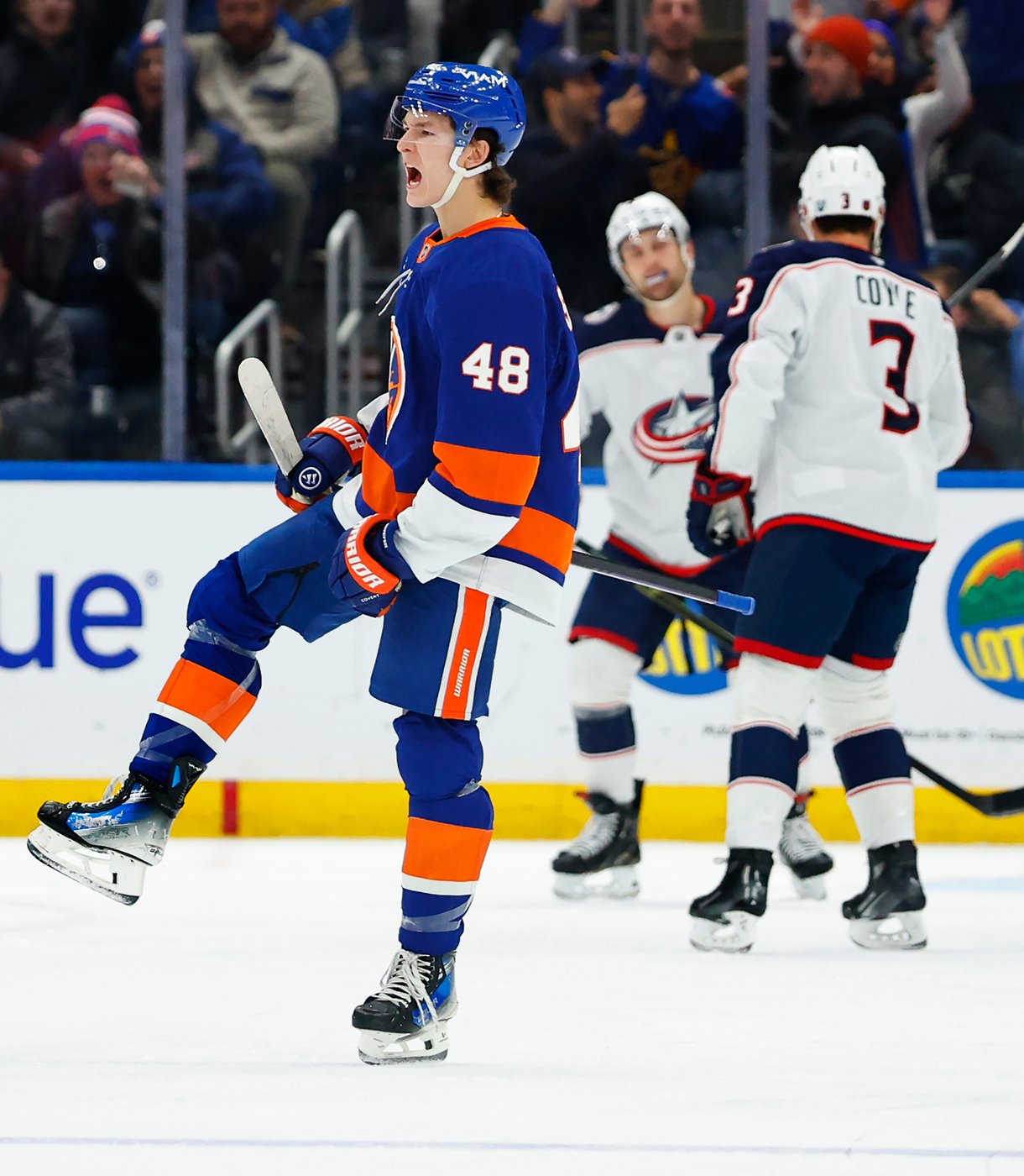 Islanders' Matthew Schaefer becomes youngest NHL defenseman with multigoal game | iNFOnews.ca