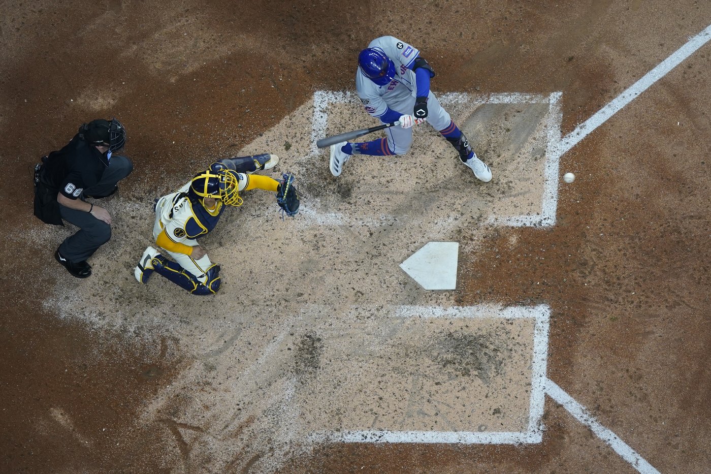 Mets continue wild ride with 8-4 win over Brewers in playoff opener | iNFOnews.ca Mets continue wild ride with 8-4 win over Brewers in playoff opener | iNFOnews.ca