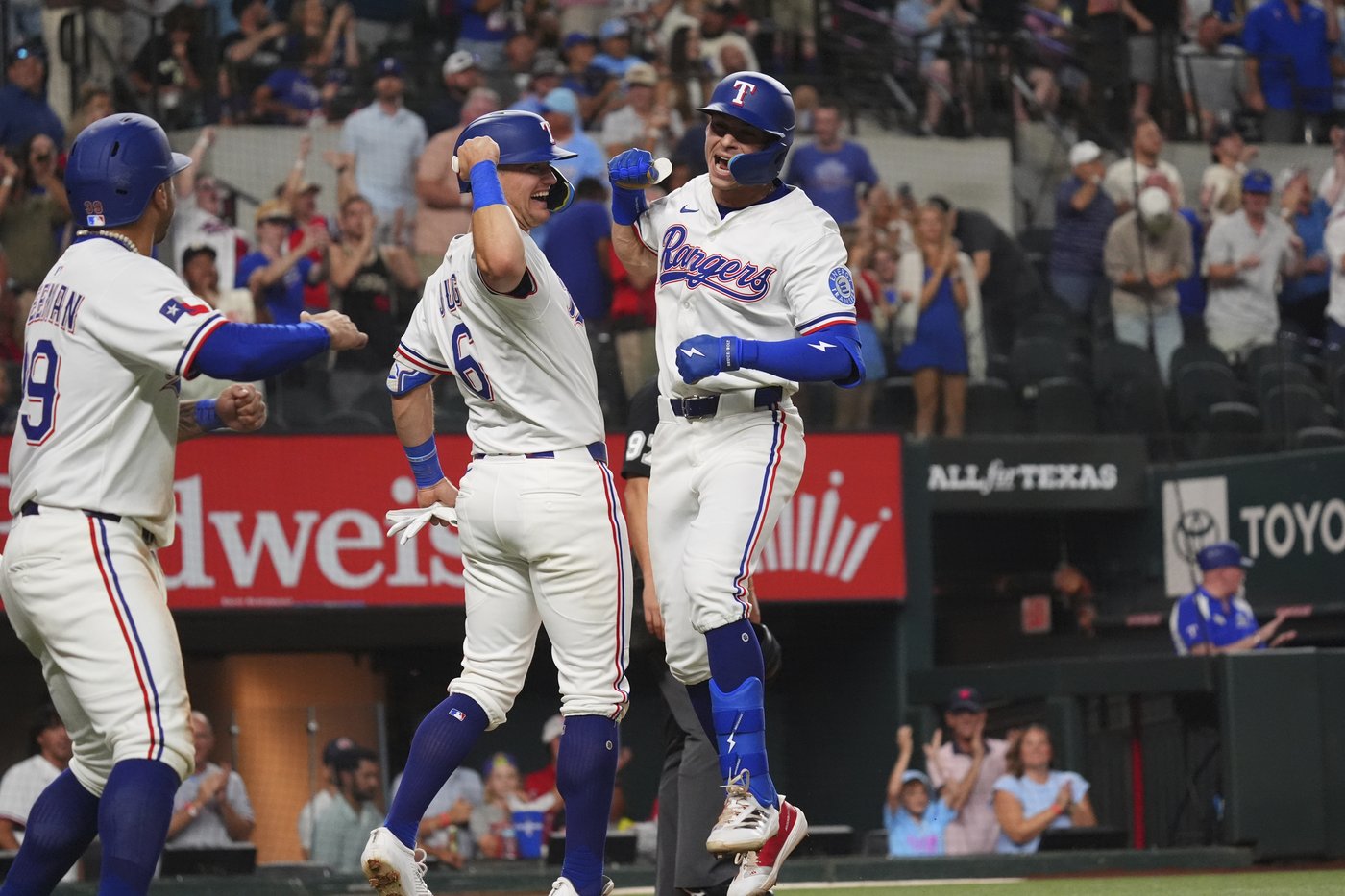 Jung homers in MLB return while Freeman and Helman have big-league firsts for Texas in win over A's | iNFOnews.ca