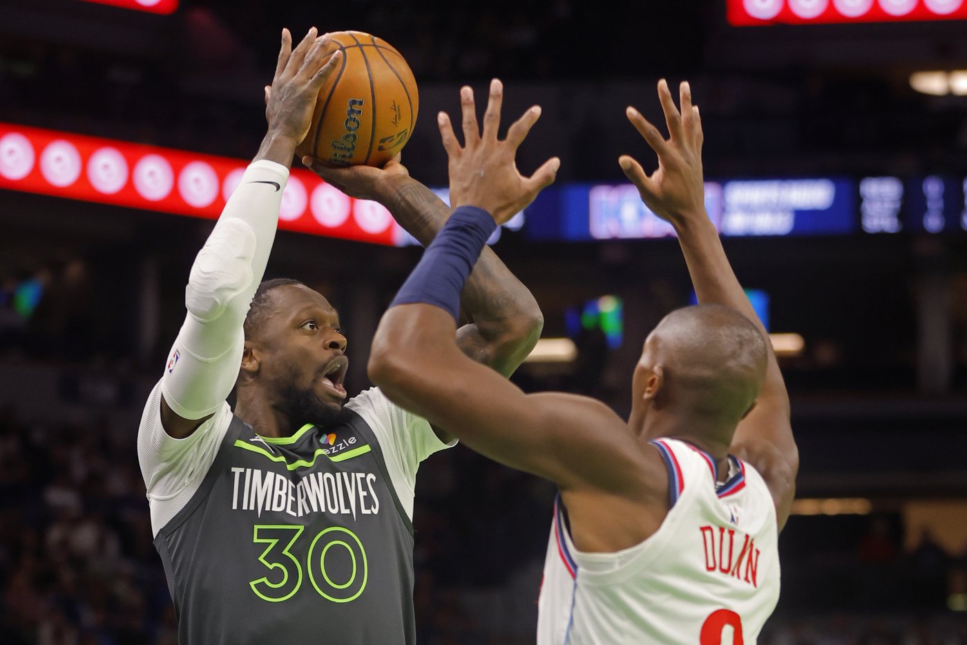Timberwolves stop 4-game losing streak by fending off Clippers 93-92 in NBA Cup play | iNFOnews.ca